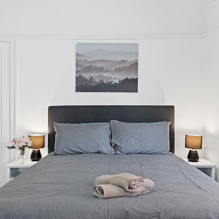 Burwood City Newly Renovated 2 Bed 2 Bath Free Private Parking Big Apt Sydney Exterior foto