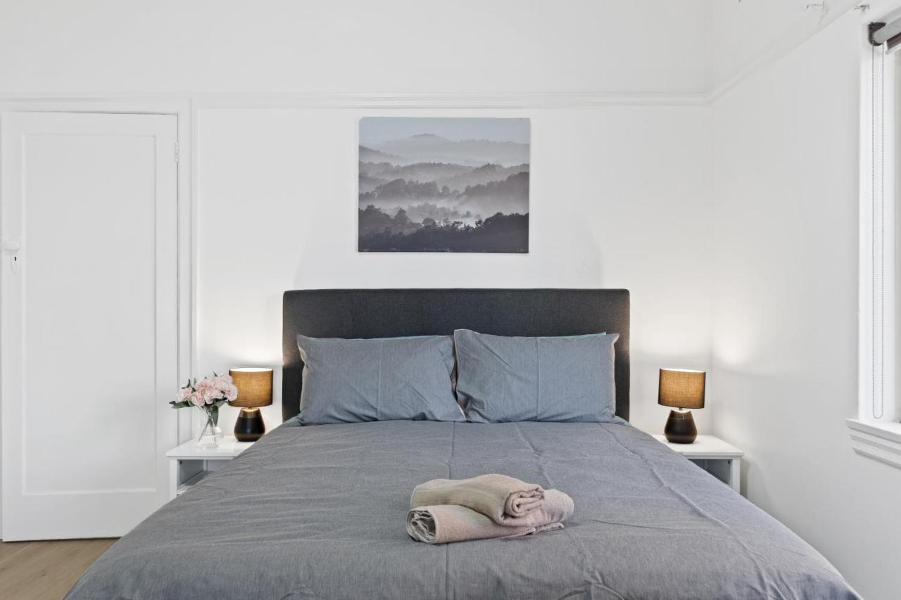 Burwood City Newly Renovated 2 Bed 2 Bath Free Private Parking Big Apt Sydney Exterior foto